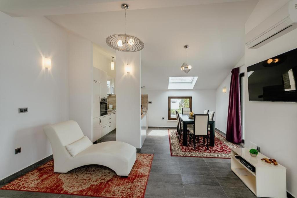 Apartments Joy تْشيرسيك نوفي المظهر الخارجي الصورة