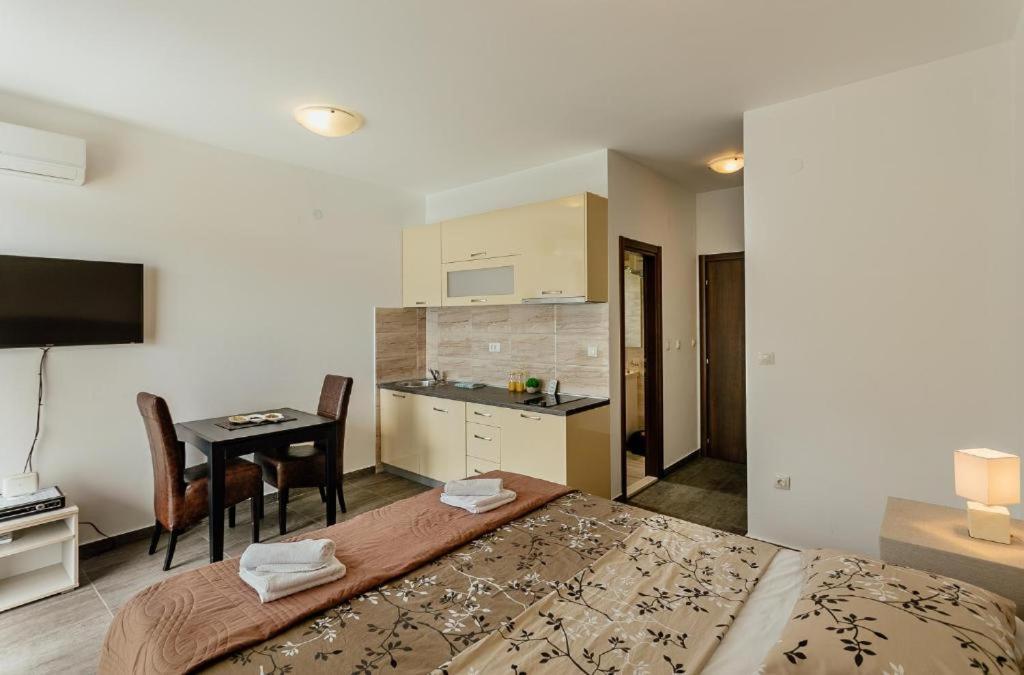 Apartments Joy تْشيرسيك نوفي المظهر الخارجي الصورة